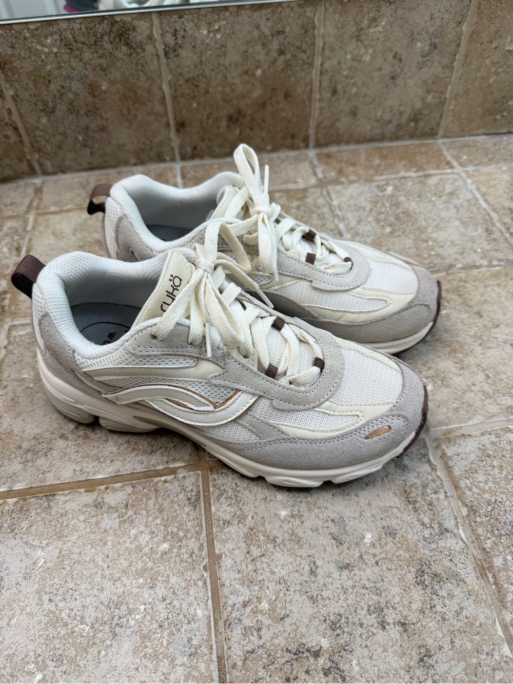 Clarks Women's Cream and Taupe Casual Sneakers
